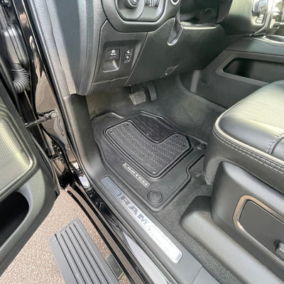 RAM 1500 LIMITED NIGHT EDITION CREW CAB - DIAMOND BLACK WITH BLACK