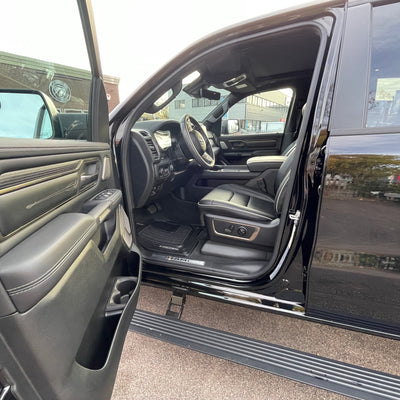 RAM 1500 LIMITED NIGHT EDITION CREW CAB - DIAMOND BLACK WITH BLACK