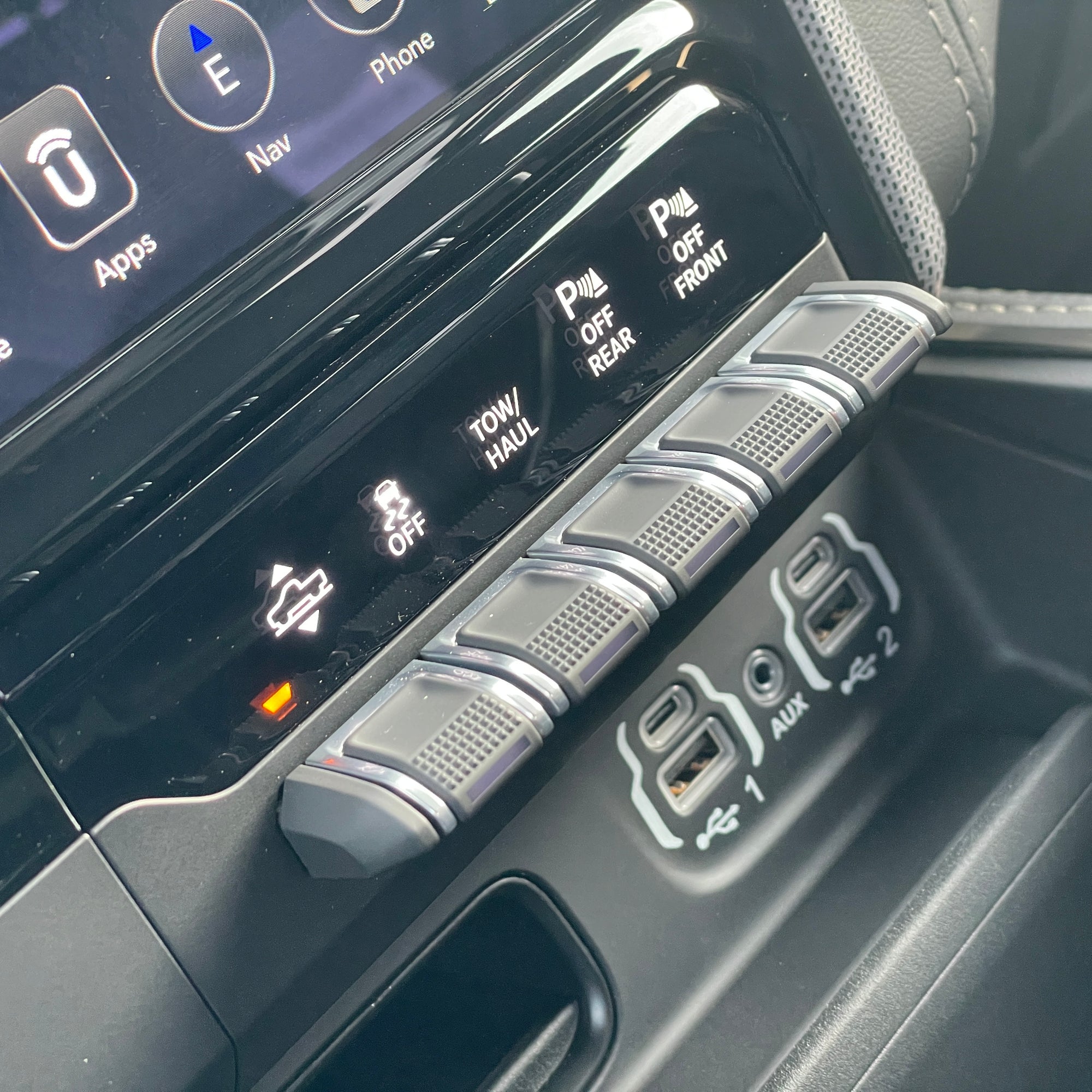 RAM 1500 LIMITED NIGHT EDITION CREW CAB - DIAMOND BLACK WITH BLACK