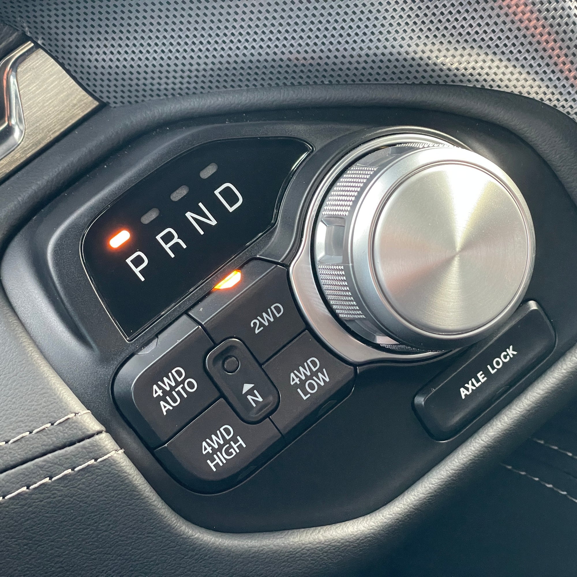 RAM 1500 LIMITED NIGHT EDITION CREW CAB - DIAMOND BLACK WITH BLACK