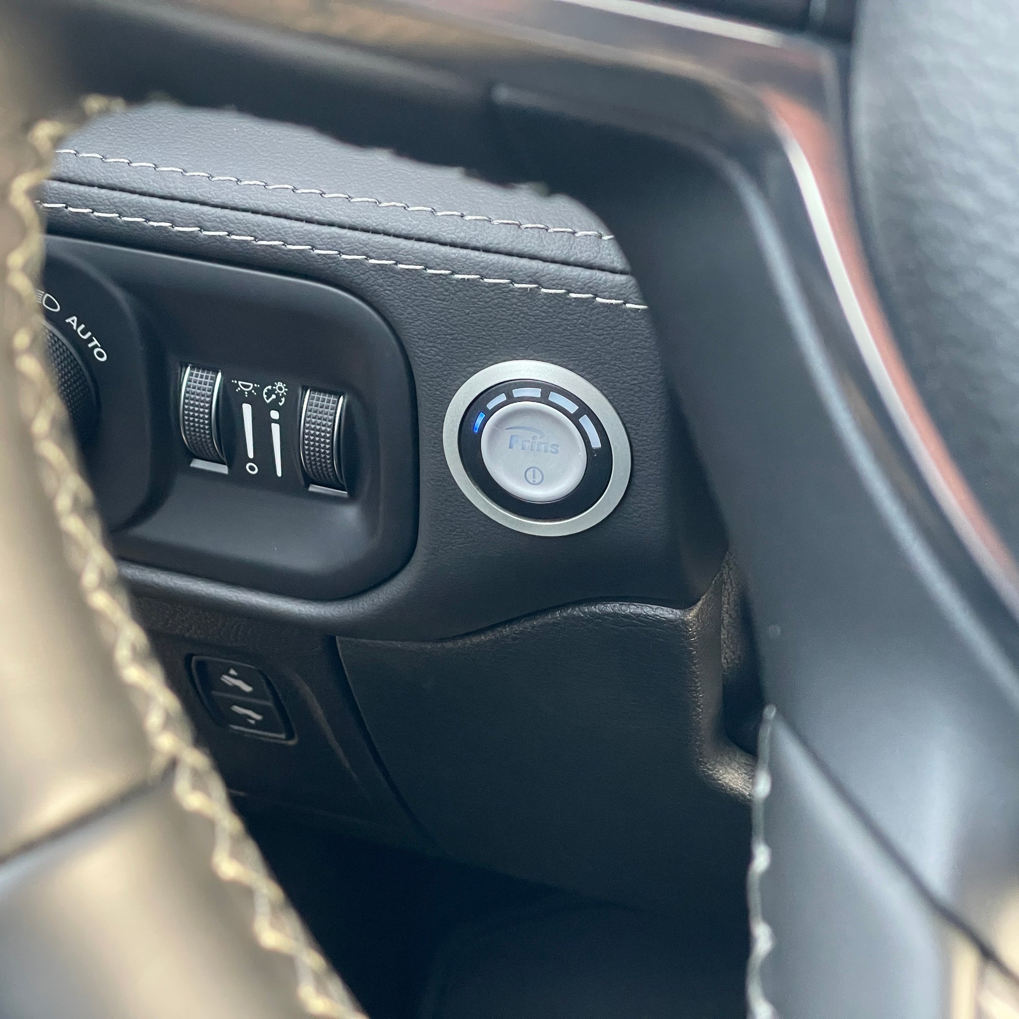 RAM 1500 LIMITED NIGHT EDITION CREW CAB - DIAMOND BLACK WITH BLACK