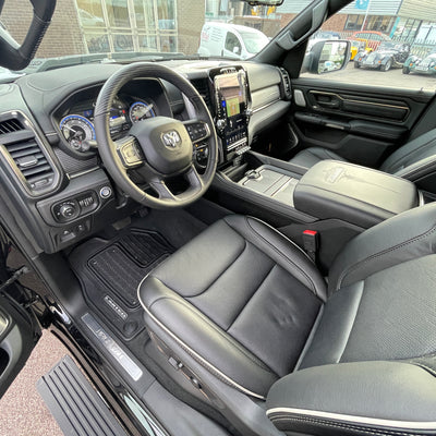 RAM 1500 LIMITED NIGHT EDITION CREW CAB - DIAMOND BLACK WITH BLACK