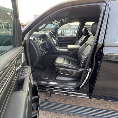 RAM 1500 LIMITED NIGHT EDITION CREW CAB - DIAMOND BLACK WITH BLACK