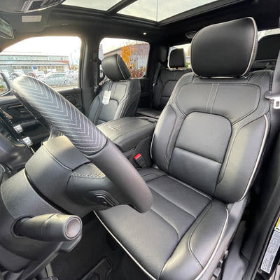 RAM 1500 LIMITED NIGHT EDITION CREW CAB - DIAMOND BLACK WITH BLACK