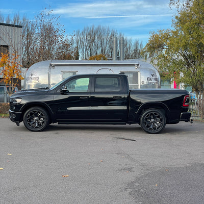 RAM 1500 LIMITED NIGHT EDITION CREW CAB - DIAMOND BLACK WITH BLACK