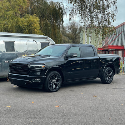 RAM 1500 LIMITED NIGHT EDITION CREW CAB - DIAMOND BLACK WITH BLACK