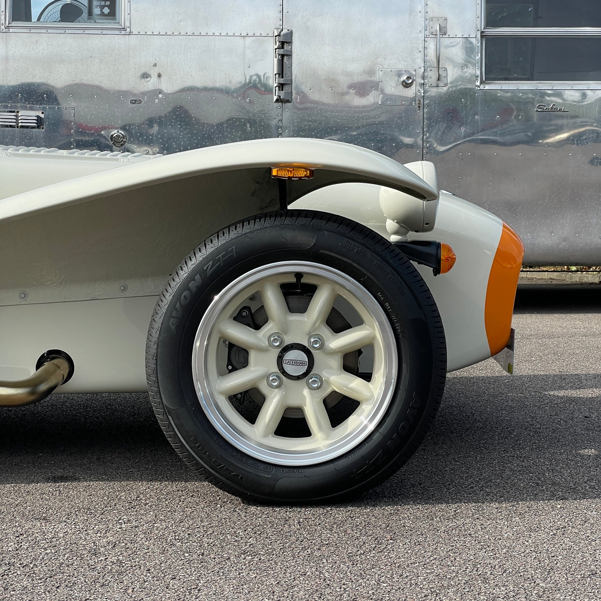 CATERHAM SUPER SEVEN 1600 LARGE CHASSIS - OXFORD WHITE & BALLISTIC ORANGE WITH BLACK LEATHER