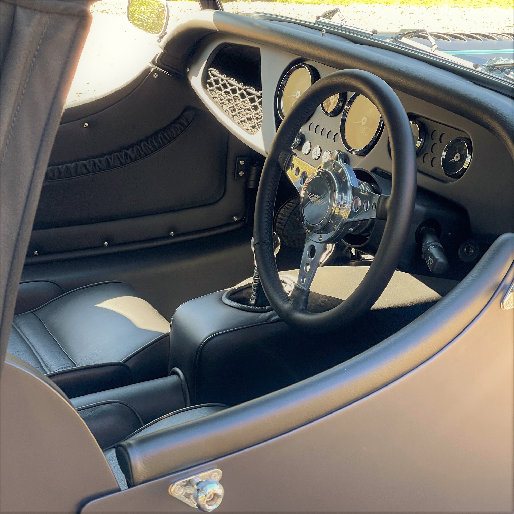 Morgan 2.0 Plus 4 - Red Bull Navy Matt