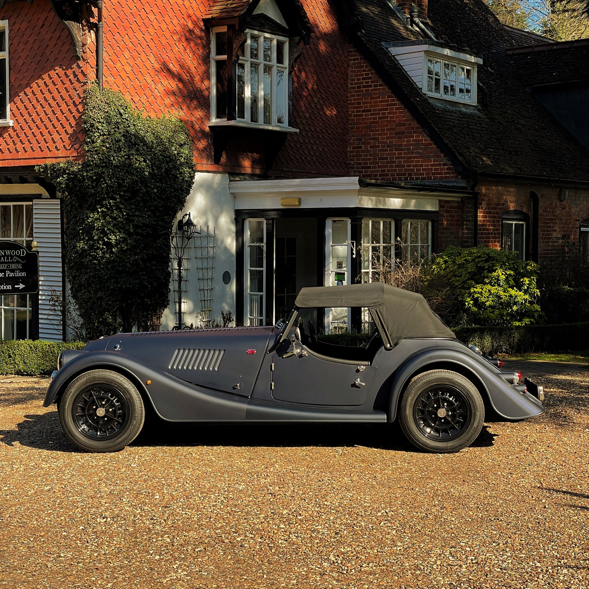 Morgan 2.0 Plus 4 - Red Bull Navy Matt