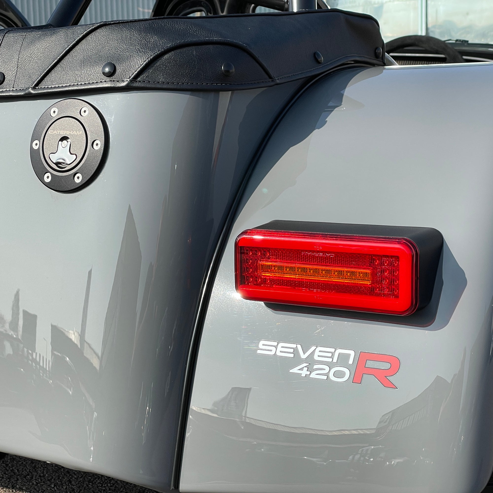 CATERHAM SEVEN 420R LARGE CHASSIS - NARDO GREY WITH BLACK