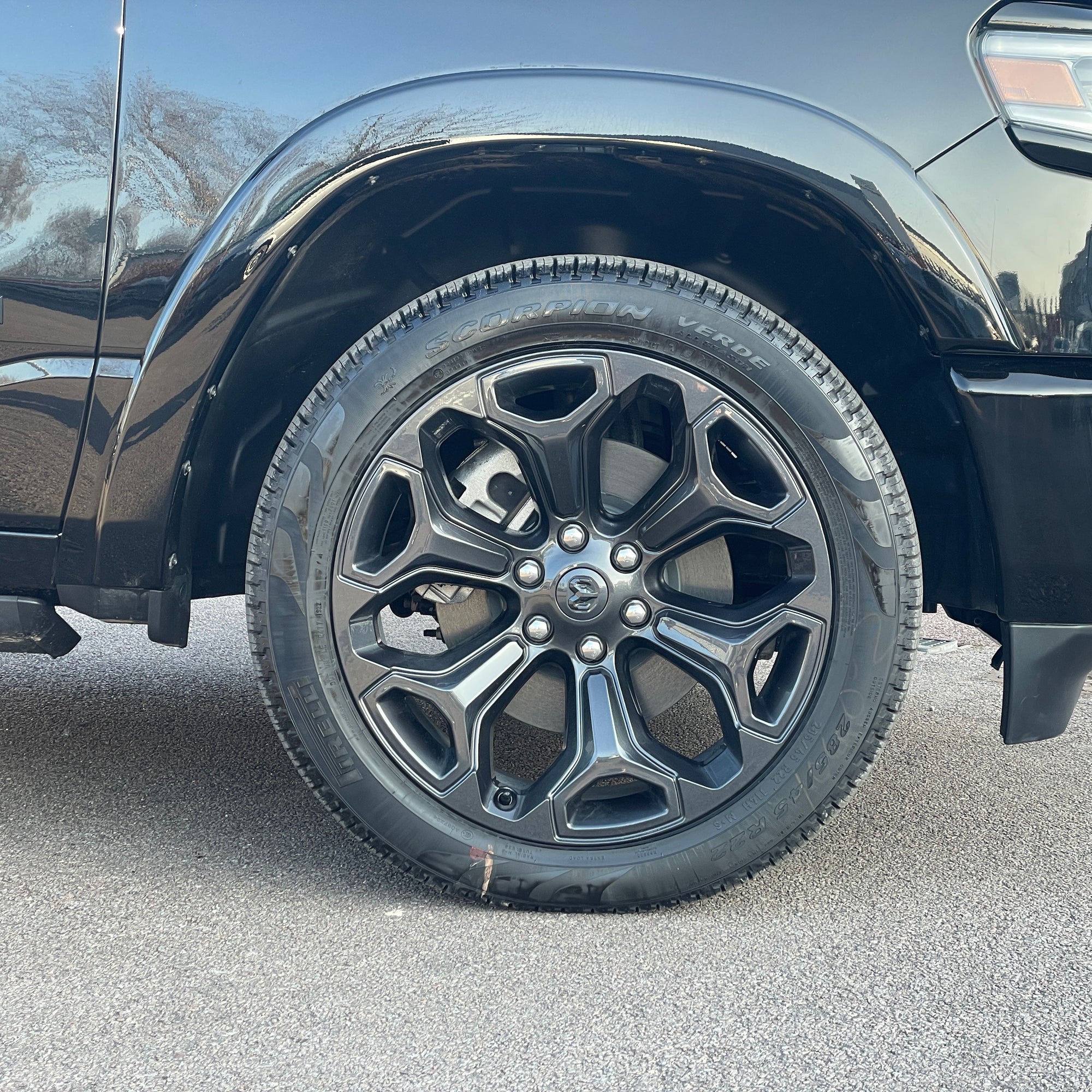 RAM 1500 LIMITED NIGHT EDITION CREW CAB - DIAMOND BLACK WITH BLACK