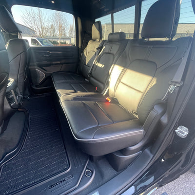 RAM 1500 LIMITED NIGHT EDITION CREW CAB - DIAMOND BLACK WITH BLACK