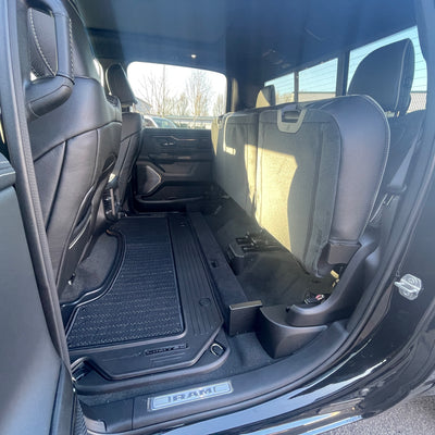 RAM 1500 LIMITED NIGHT EDITION CREW CAB - DIAMOND BLACK WITH BLACK