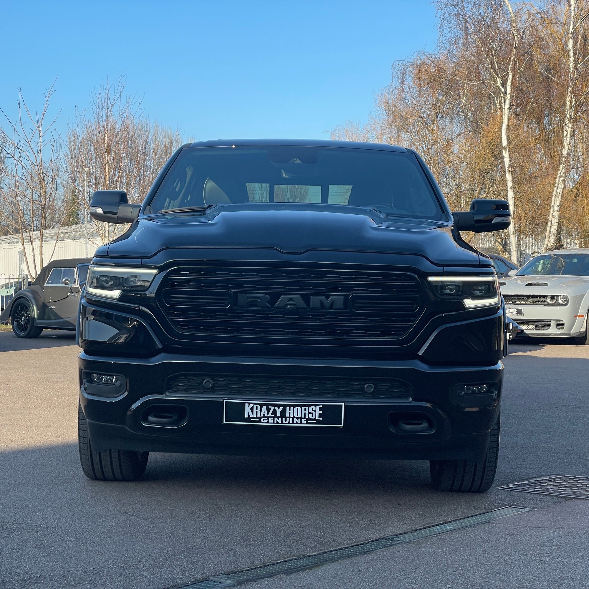 RAM 1500 LIMITED NIGHT EDITION CREW CAB - DIAMOND BLACK WITH BLACK