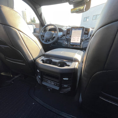 RAM 1500 LIMITED NIGHT EDITION CREW CAB - DIAMOND BLACK WITH BLACK