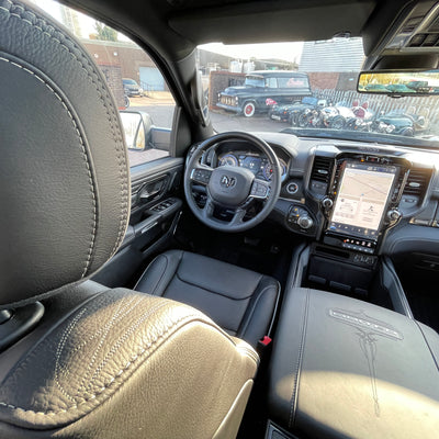 RAM 1500 LIMITED NIGHT EDITION CREW CAB - DIAMOND BLACK WITH BLACK