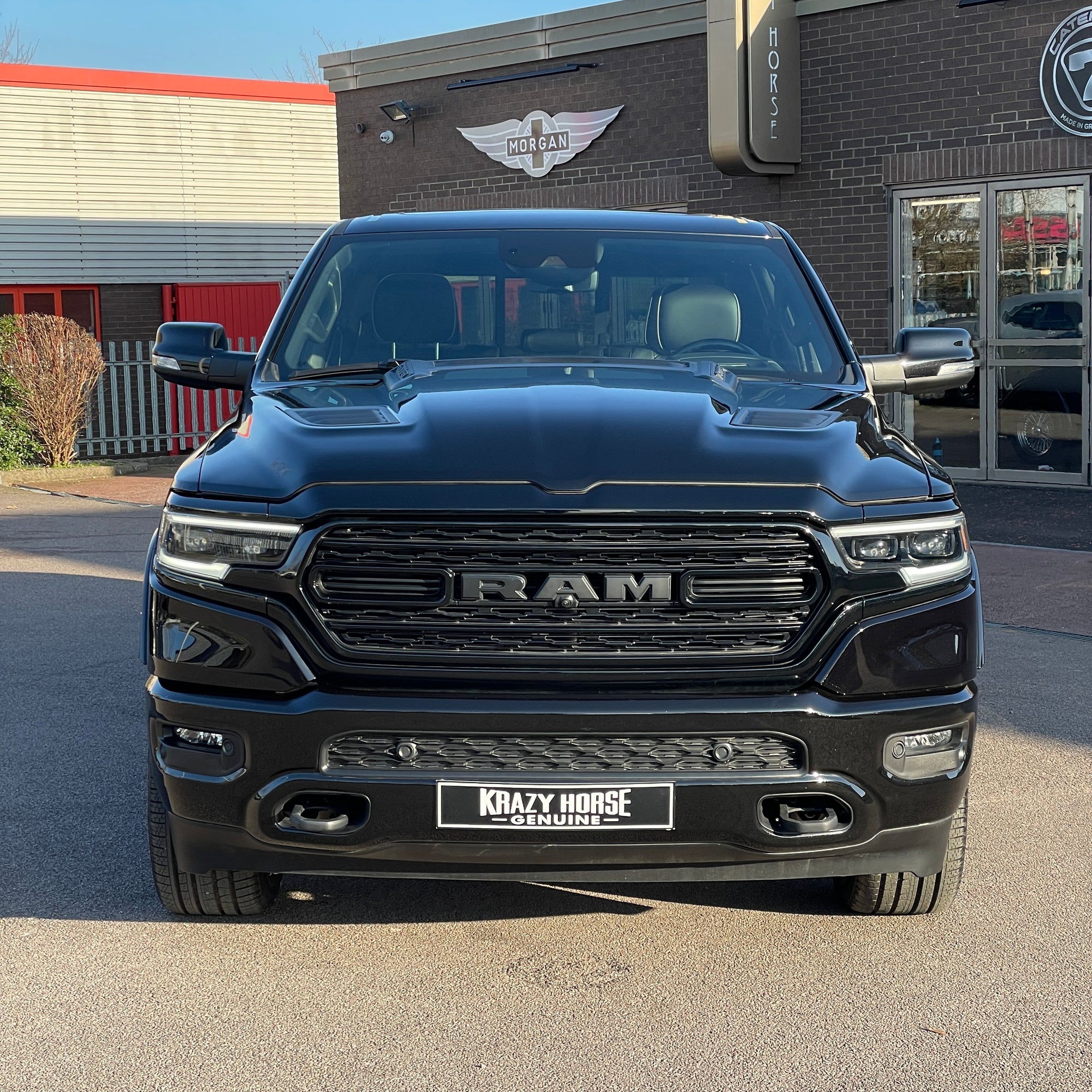 RAM 1500 LIMITED NIGHT EDITION CREW CAB - DIAMOND BLACK WITH BLACK