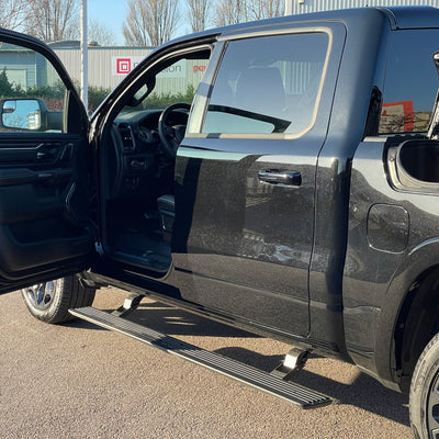 RAM 1500 LIMITED NIGHT EDITION CREW CAB - DIAMOND BLACK WITH BLACK