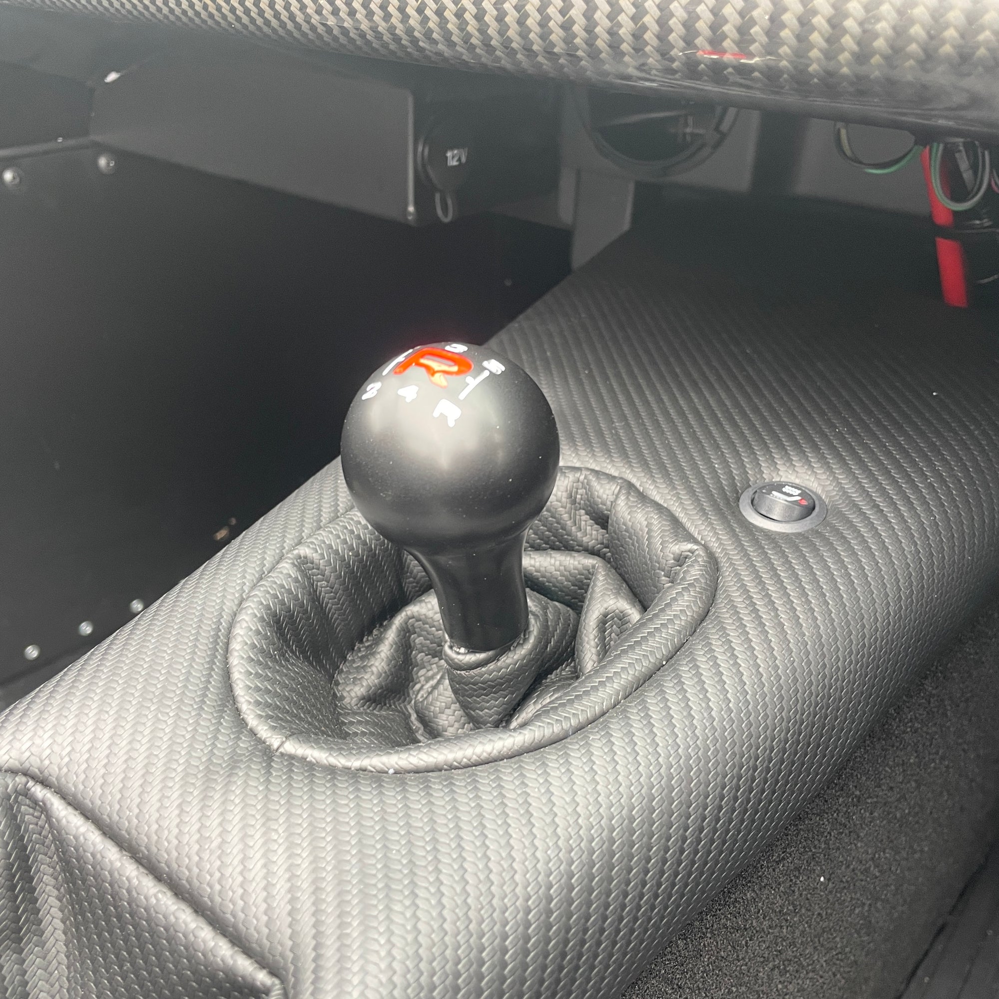 BRAND NEW UNREGISTERED CATERHAM SEVEN 420R - GRAVITY BLACK WITH BLACK