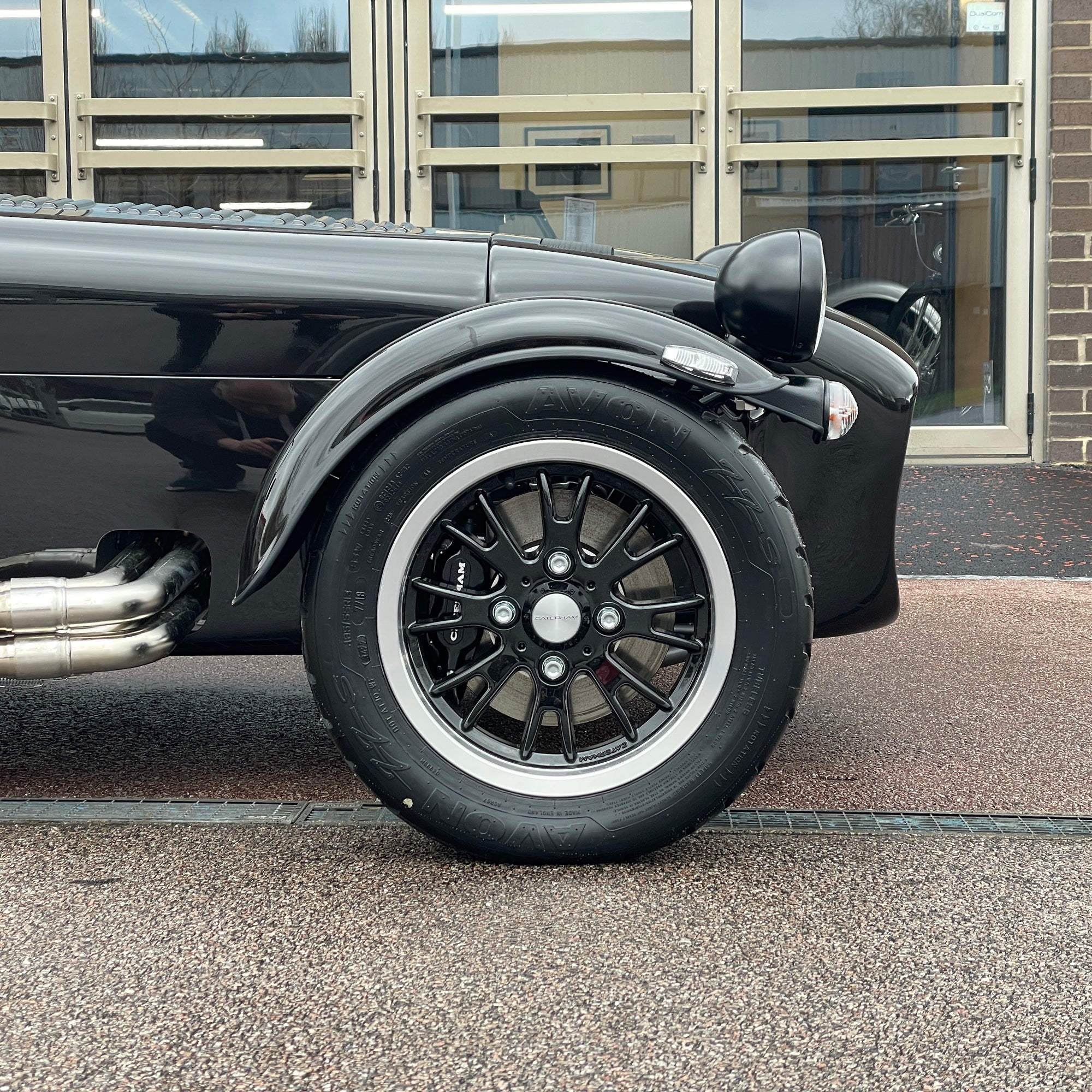 BRAND NEW UNREGISTERED CATERHAM SEVEN 420R - GRAVITY BLACK WITH BLACK