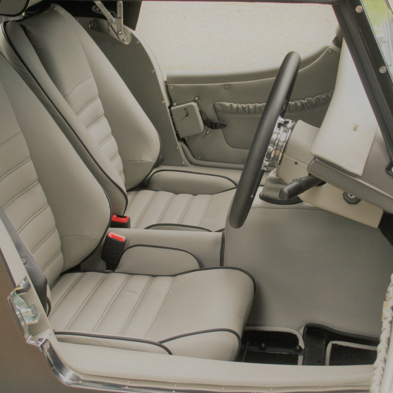 Roadster 3.7 V6 Manual - Satin Silverstone Track Grey