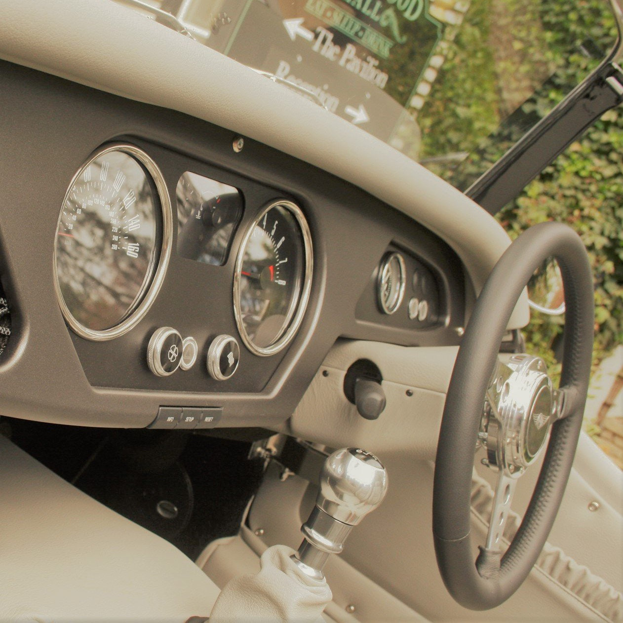 Roadster 3.7 V6 Manual - Satin Silverstone Track Grey