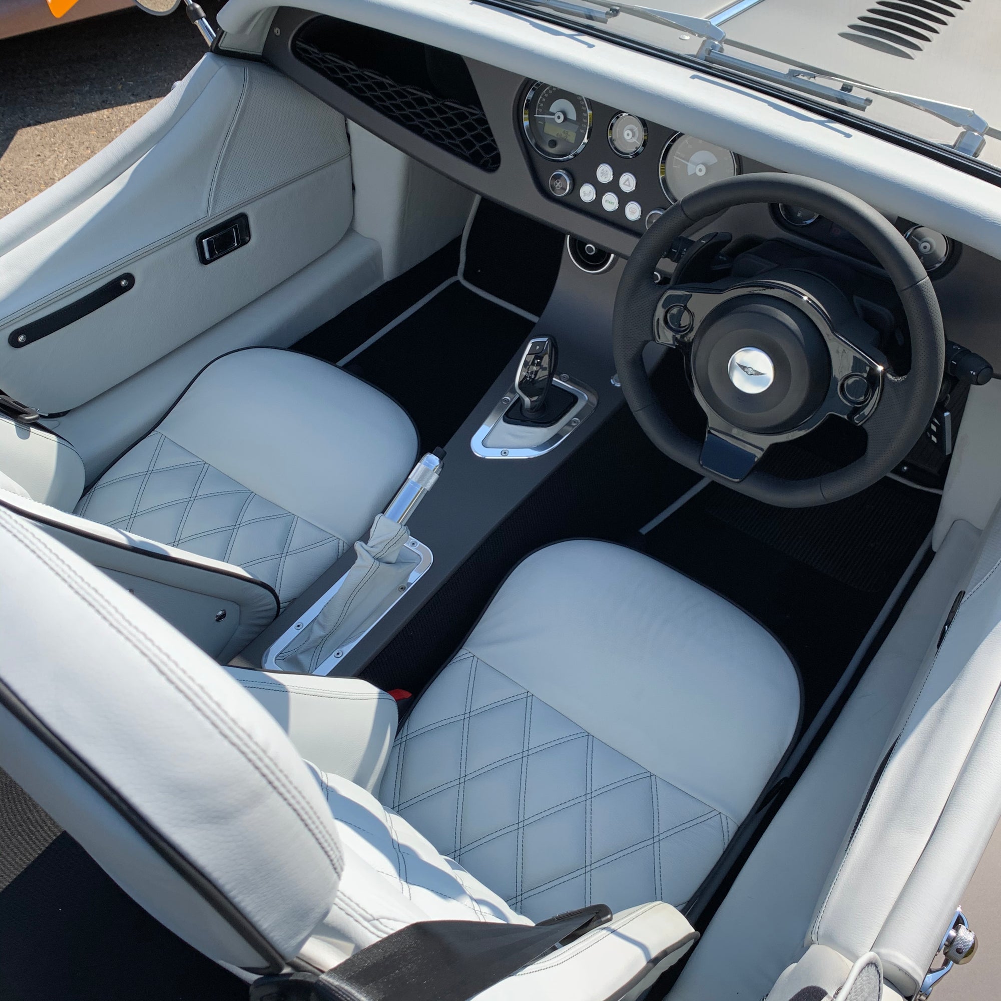 SOLD - Morgan Plus Six - 3.0 Auto - Silverstone track grey - Matt