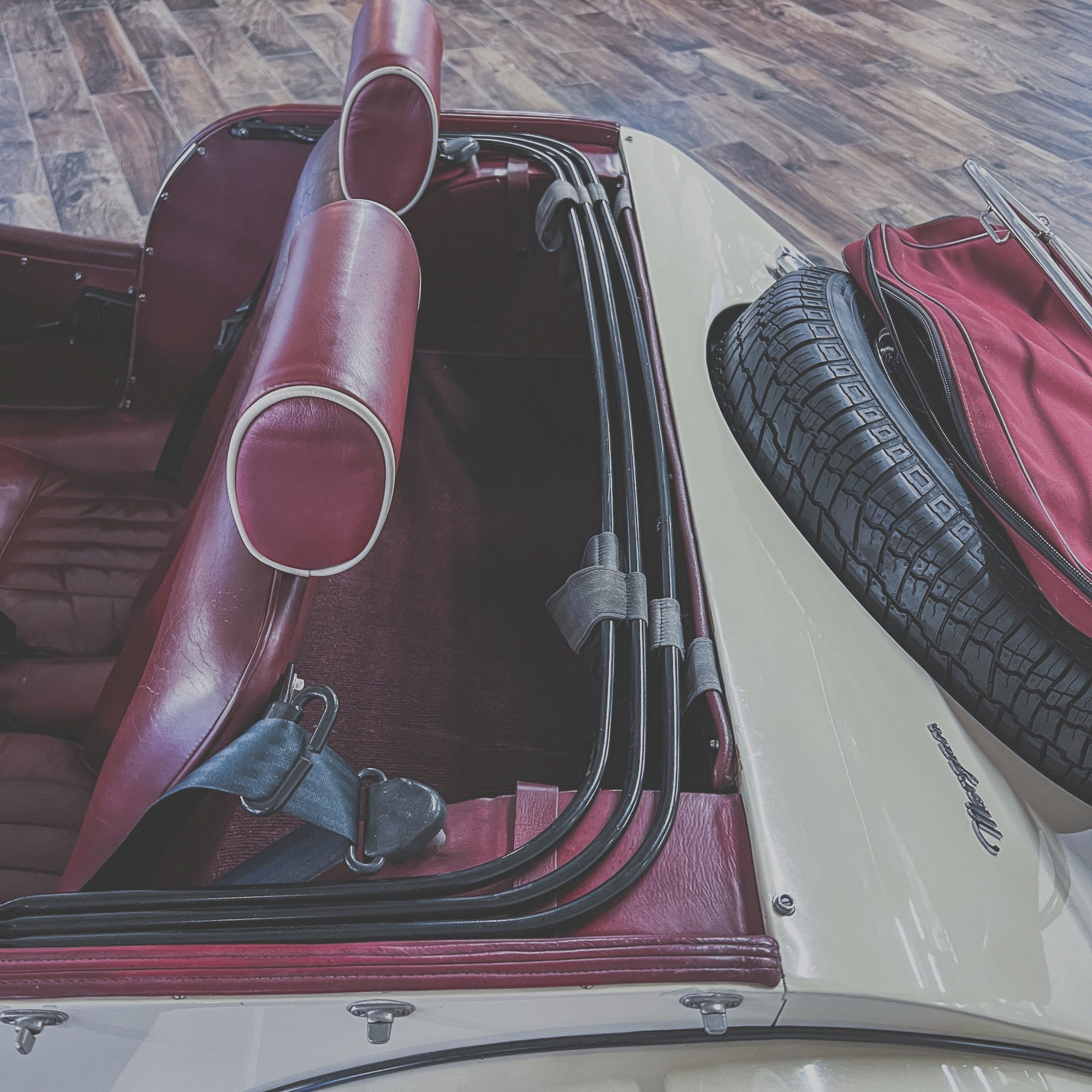 Morgan 4/4 1.8 Twin Cam 16v Ford Z-tec - Morgan Classic Sport Ivory