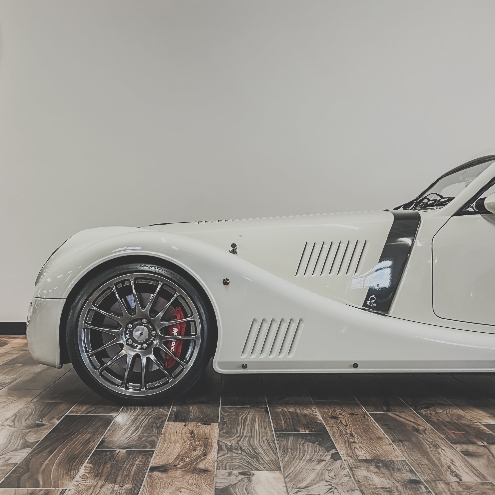Morgan Aero Coupe 4.8 V8 No. 31 of Only 38 Ever Made - Porsche Heron White