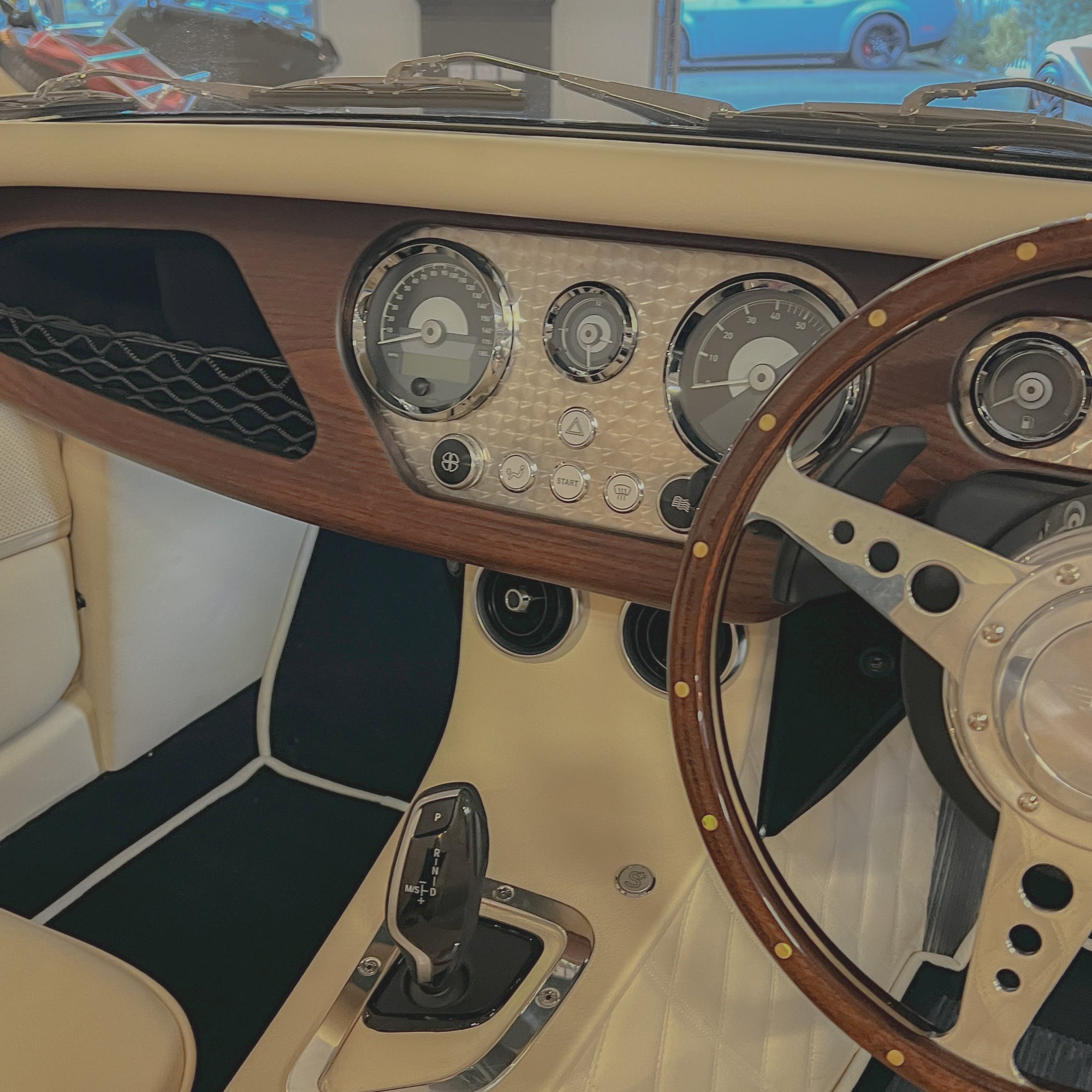 Morgan Plus Four Automatic - Classic Ferrari Midnight Blue