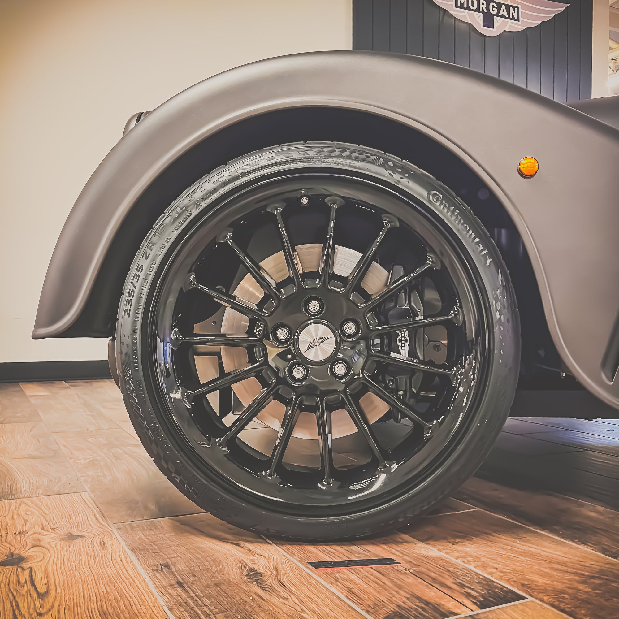 Morgan Plus Six - Hammerhead Grey
