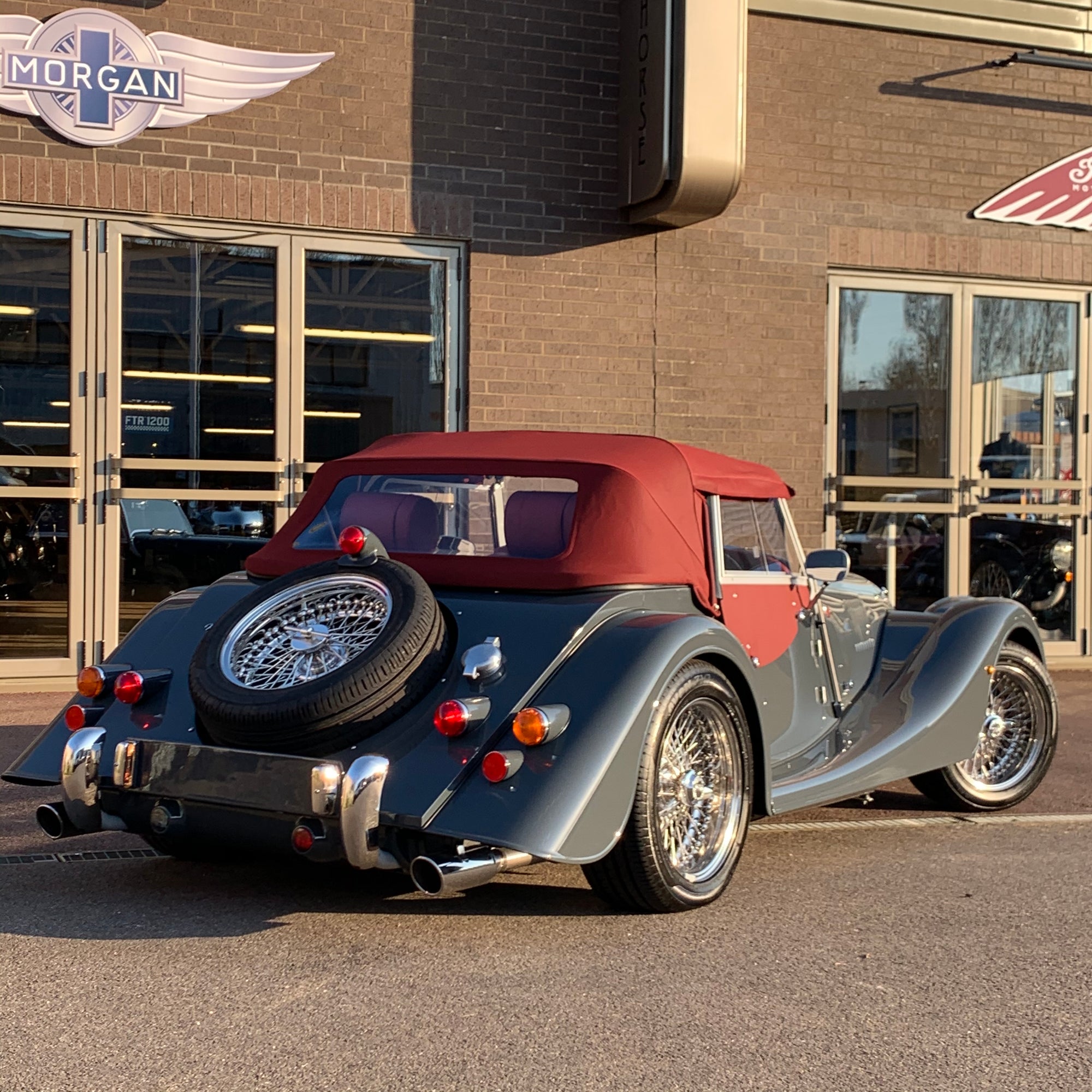 SOLD - Morgan Roadster 3.7 - Classic Dark Grey