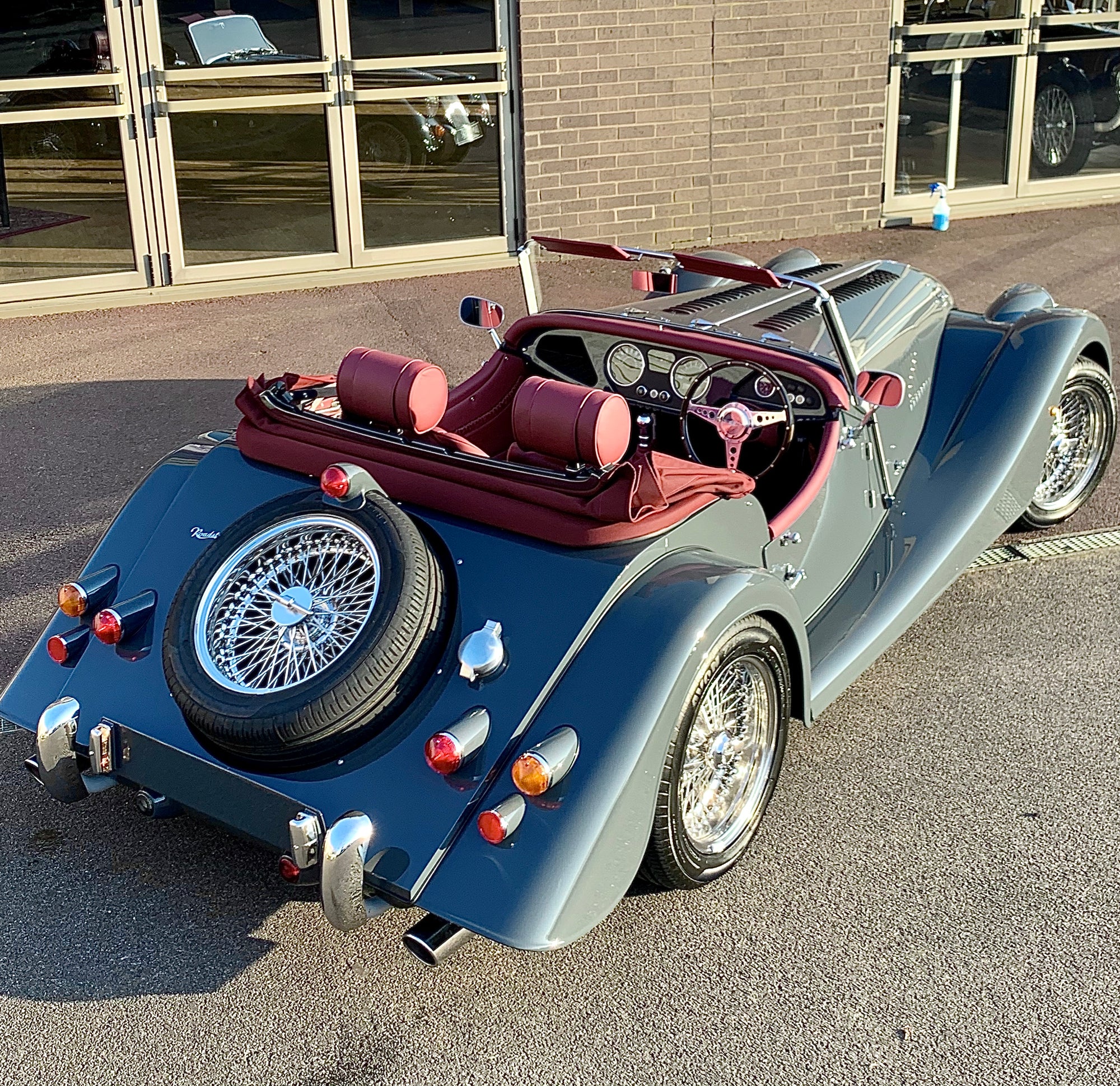 SOLD - Morgan Roadster 3.7 - Classic Dark Grey