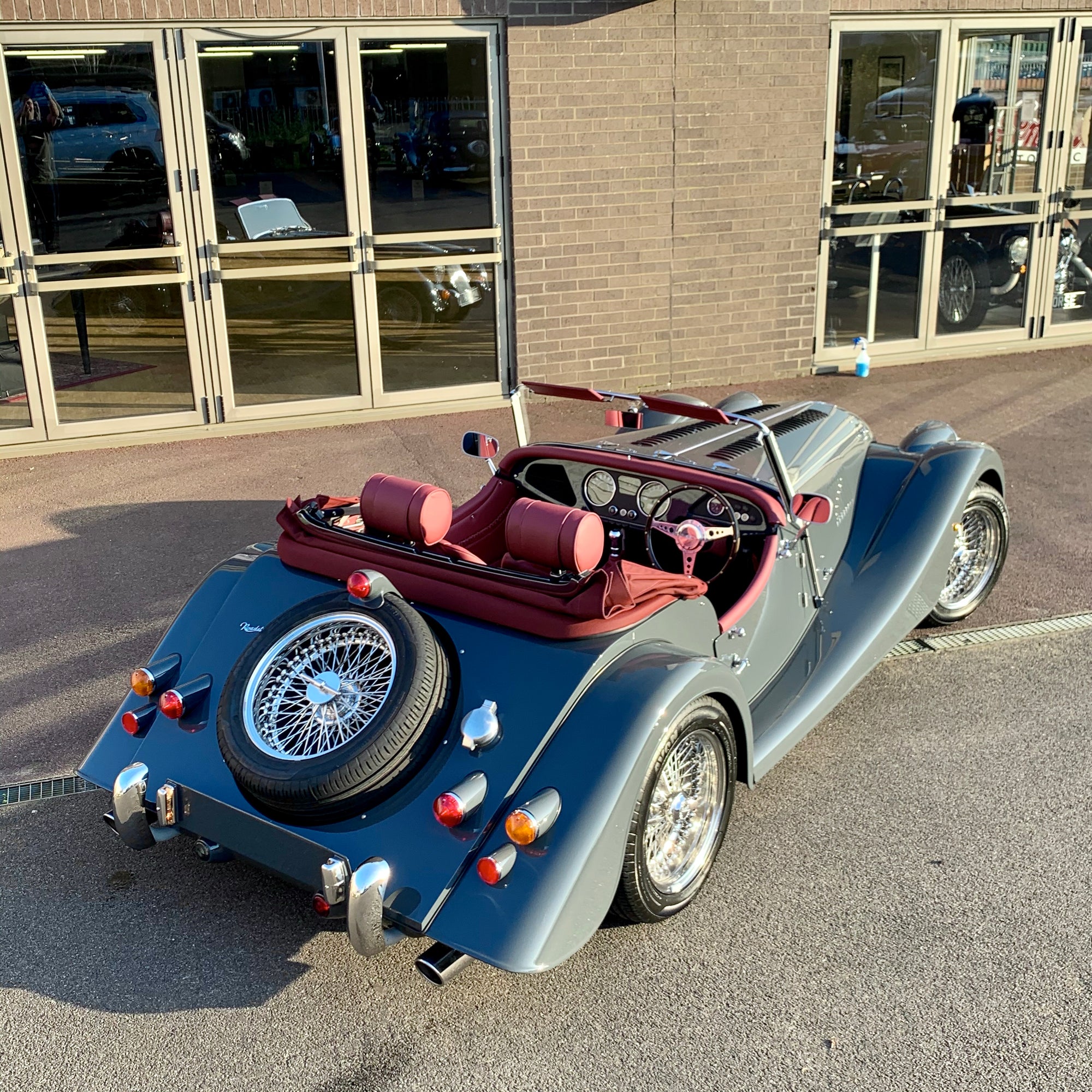 SOLD - Morgan Roadster 3.7 - Classic Dark Grey