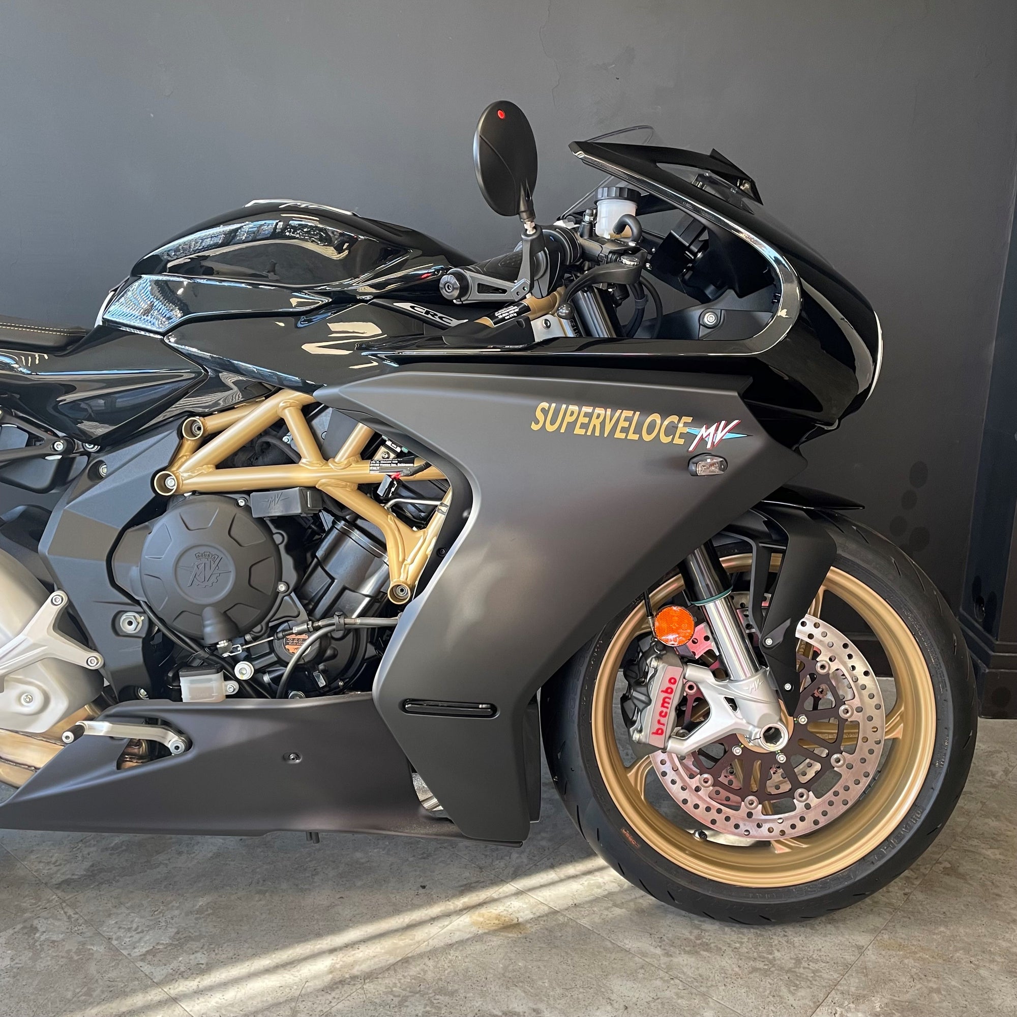 MV Agusta - Superveloce - Nero/Grigio Black/Grey - PreLoved