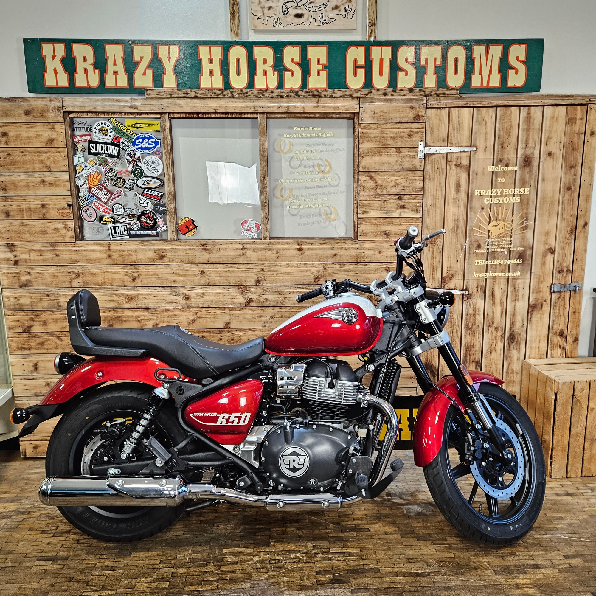 ROYAL ENFIELD SUPER METEOR 650 - Celestial Red