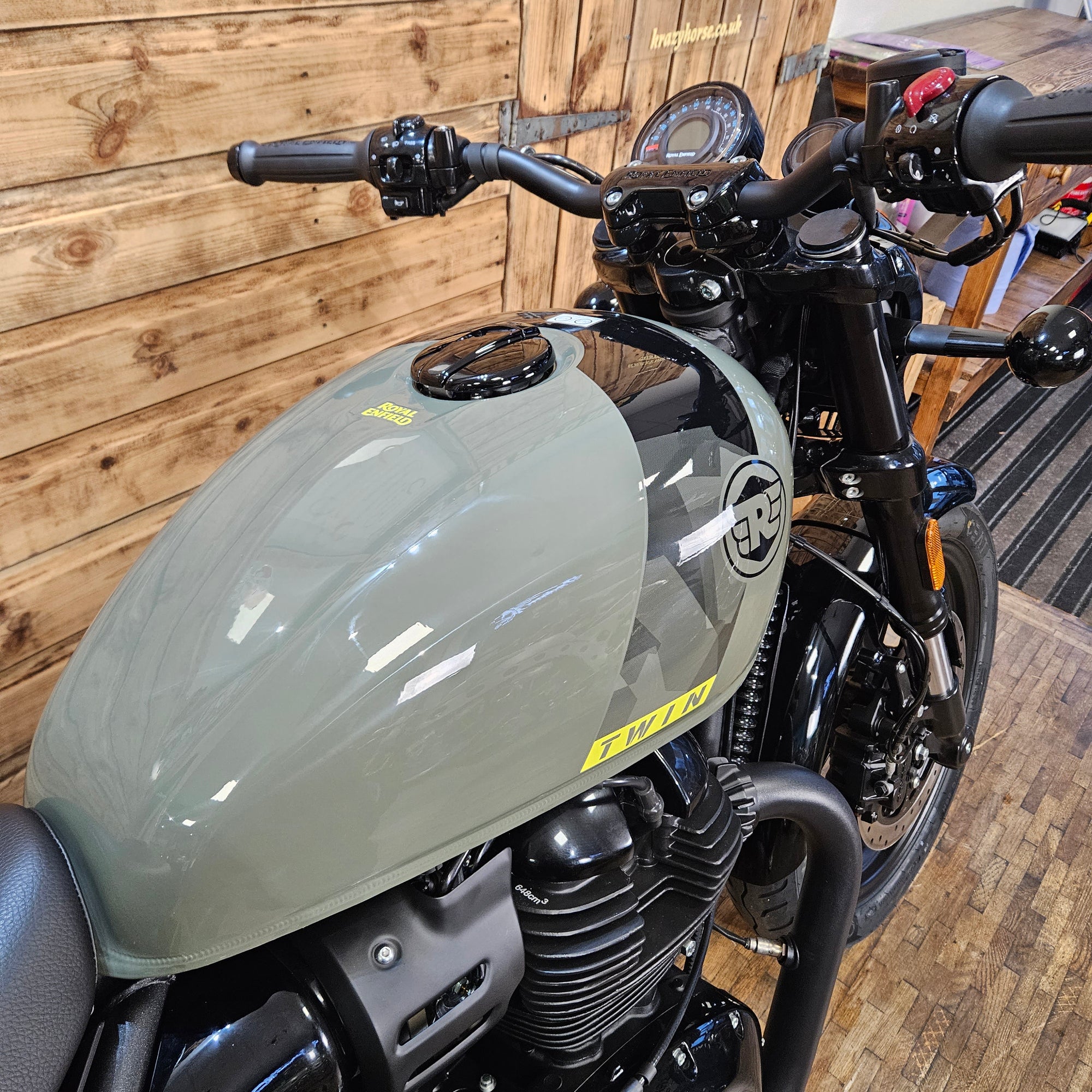 ROYAL ENFIELD SHOTGUN 650 - Green Drill