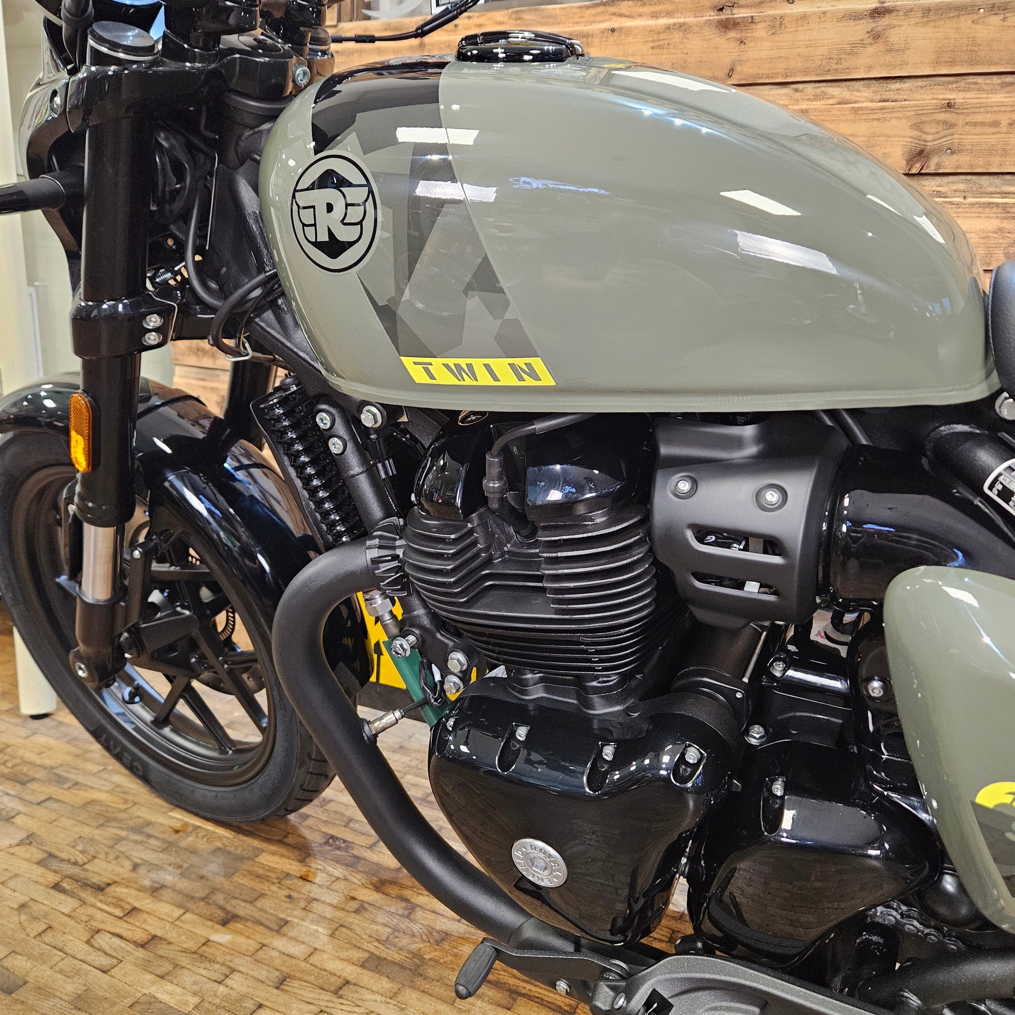 ROYAL ENFIELD SHOTGUN 650 - Green Drill