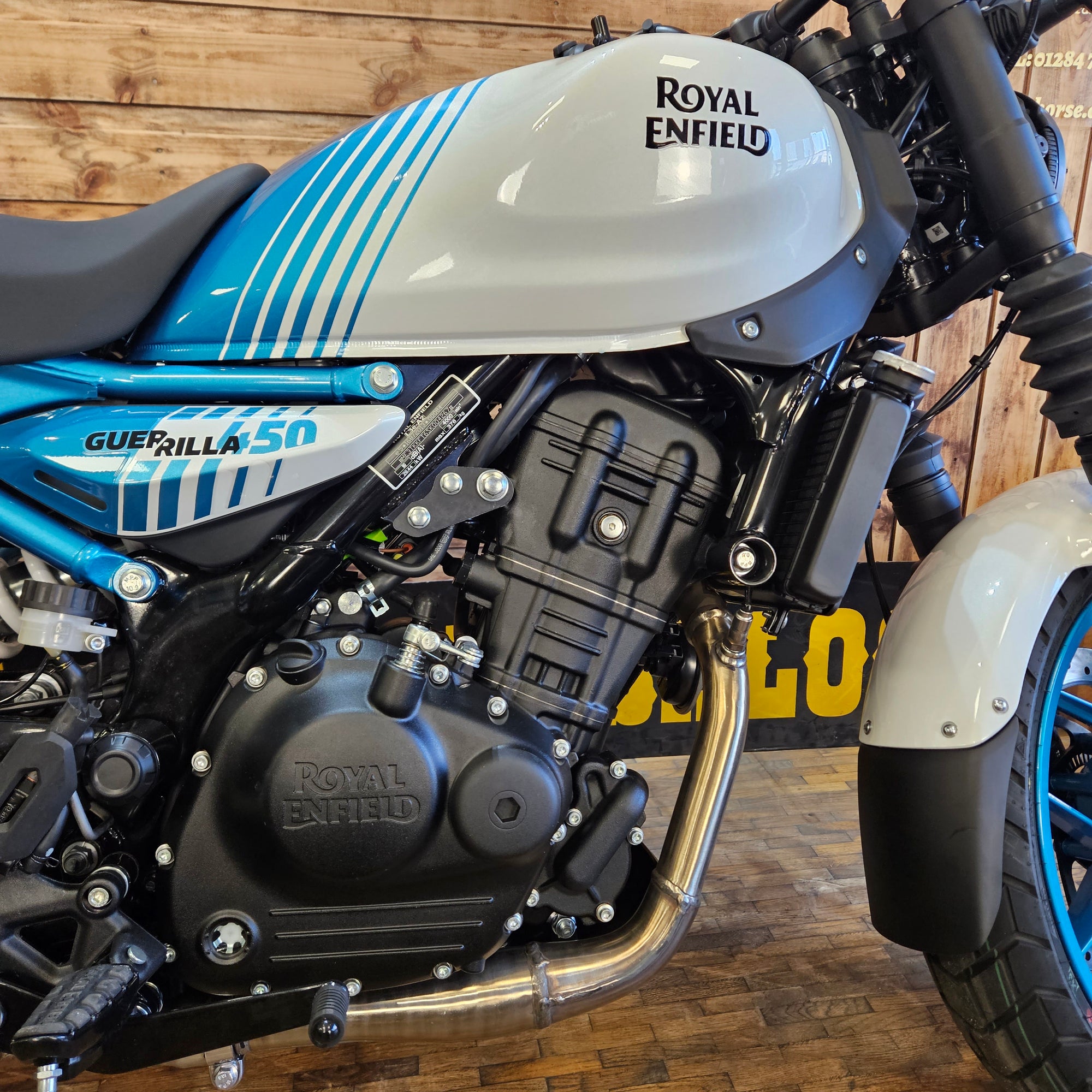 ROYAL ENFIELD GUERILLA 450 - Brava Blue