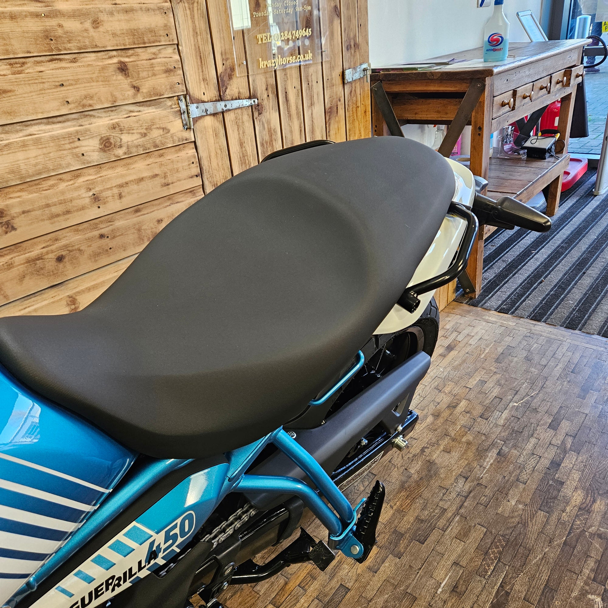 ROYAL ENFIELD GUERILLA 450 - Brava Blue