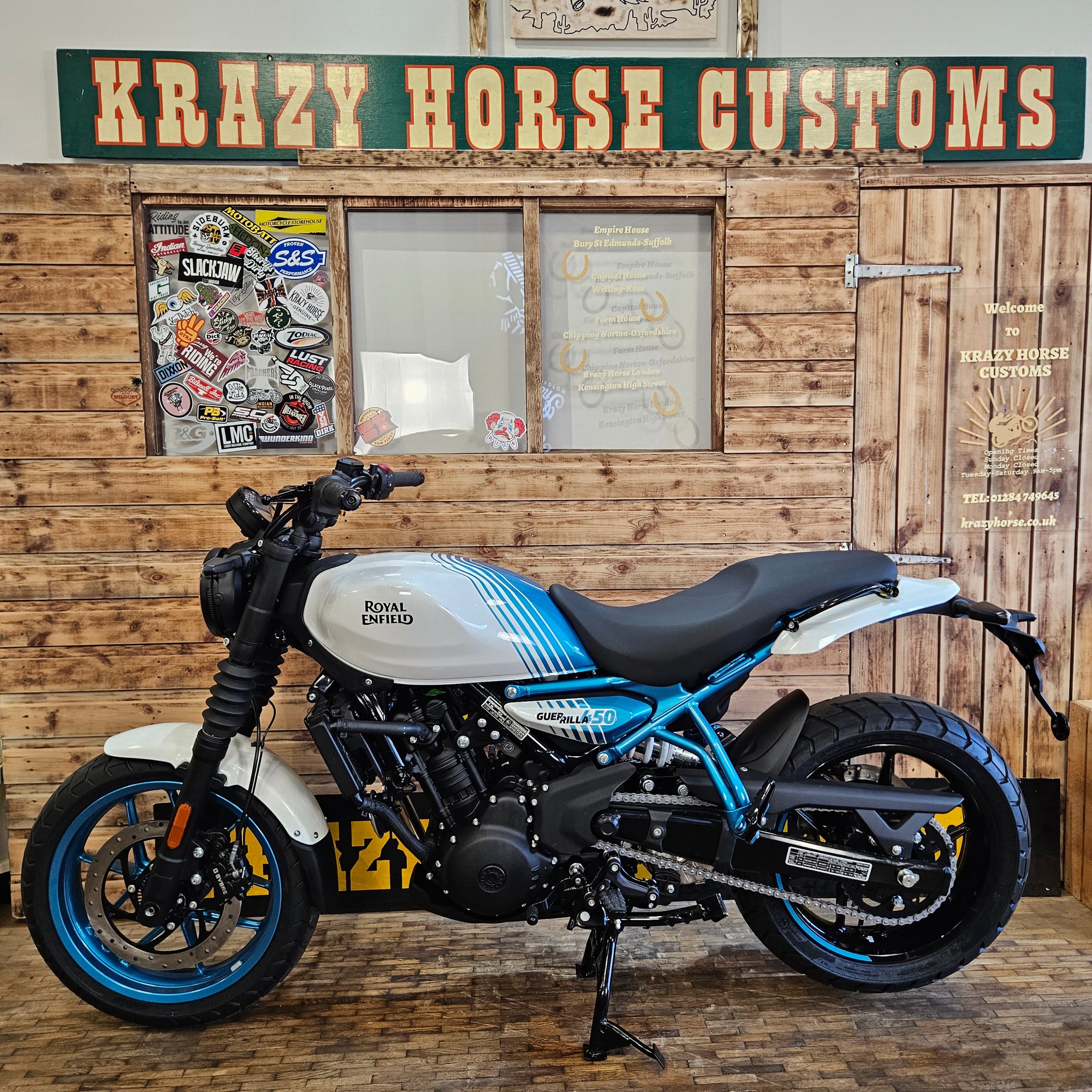 ROYAL ENFIELD GUERILLA 450 - Brava Blue