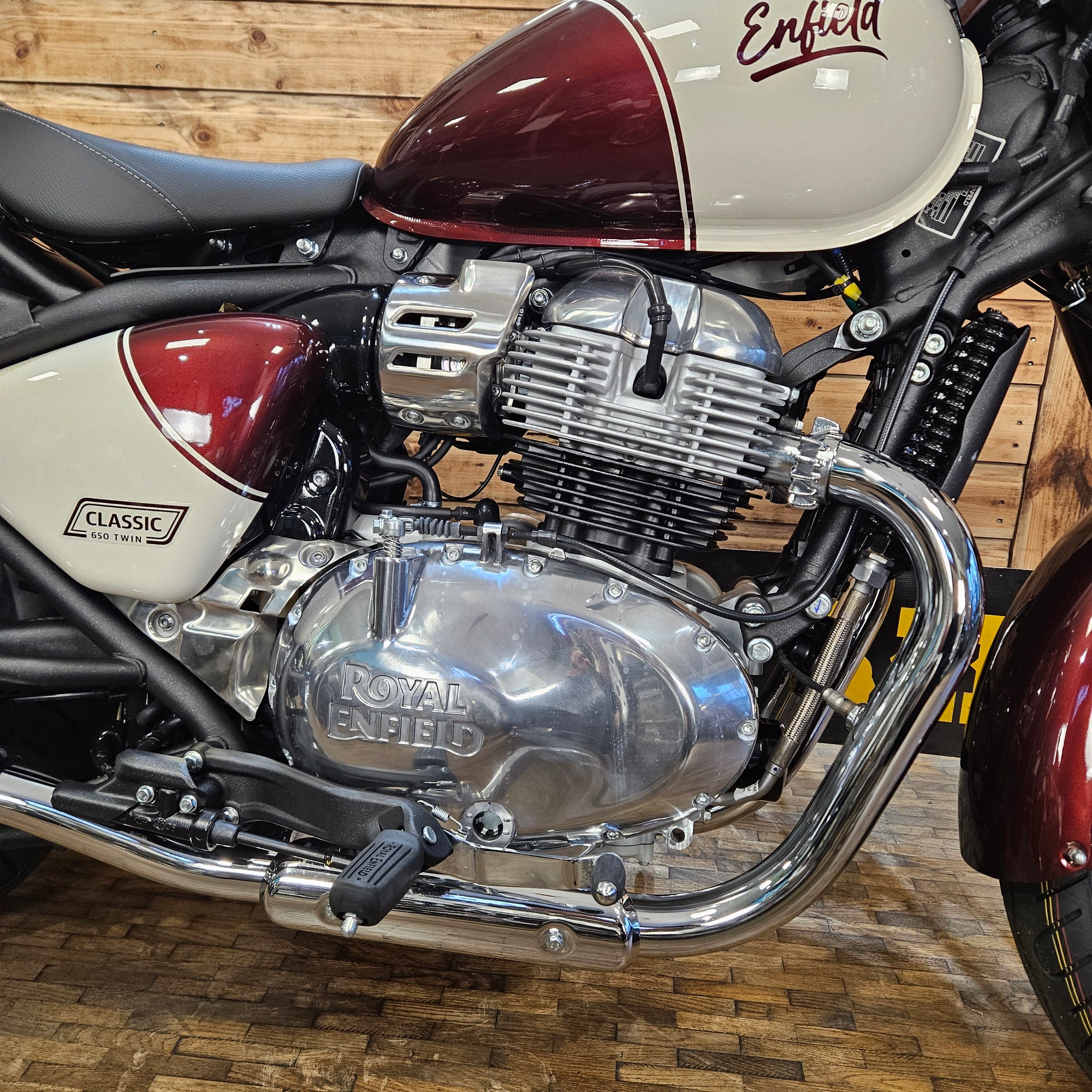 ROYAL ENFIELD CLASSIC 650 - Vallam Red