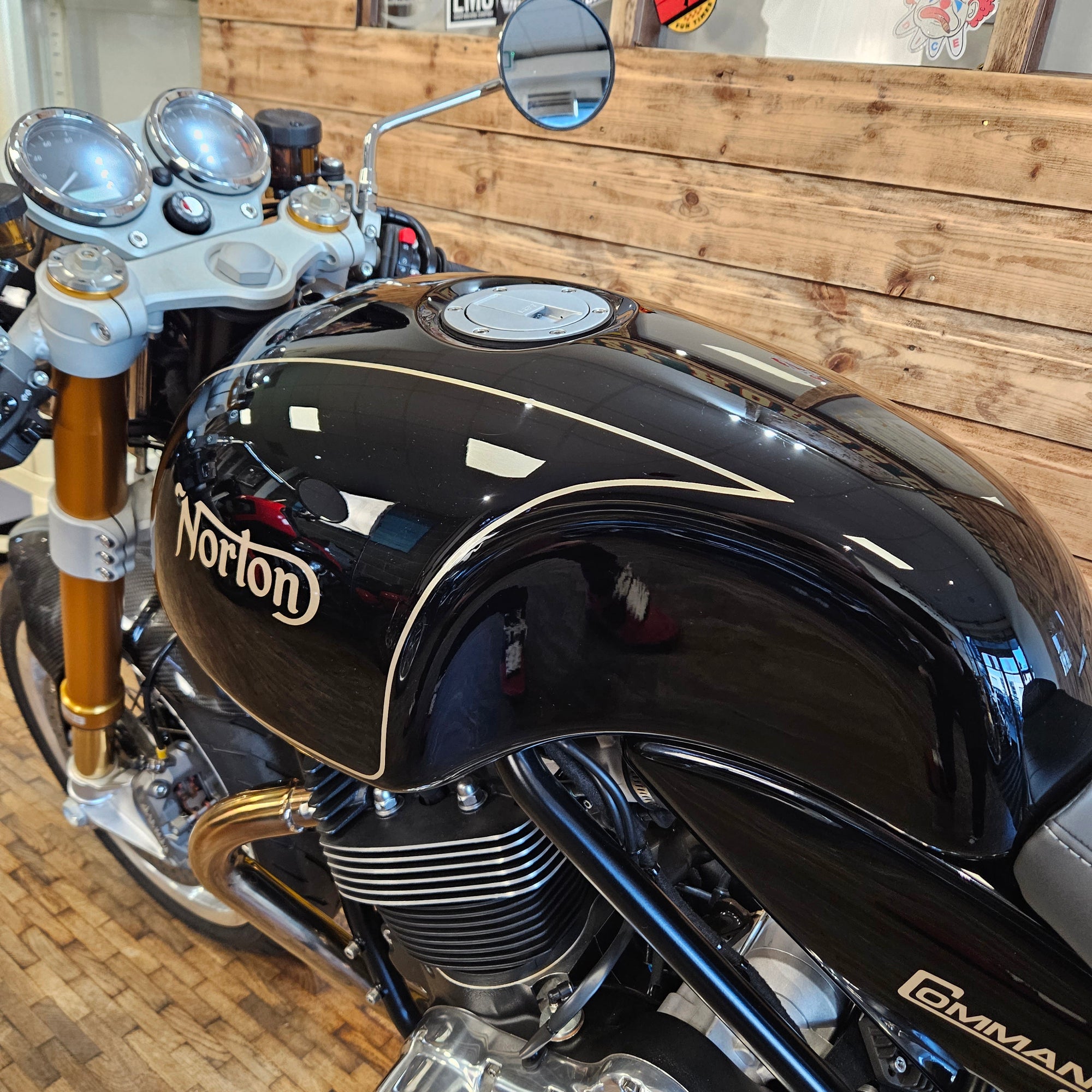 NORTON 961 CR - MATRIX BLACK Polished rims