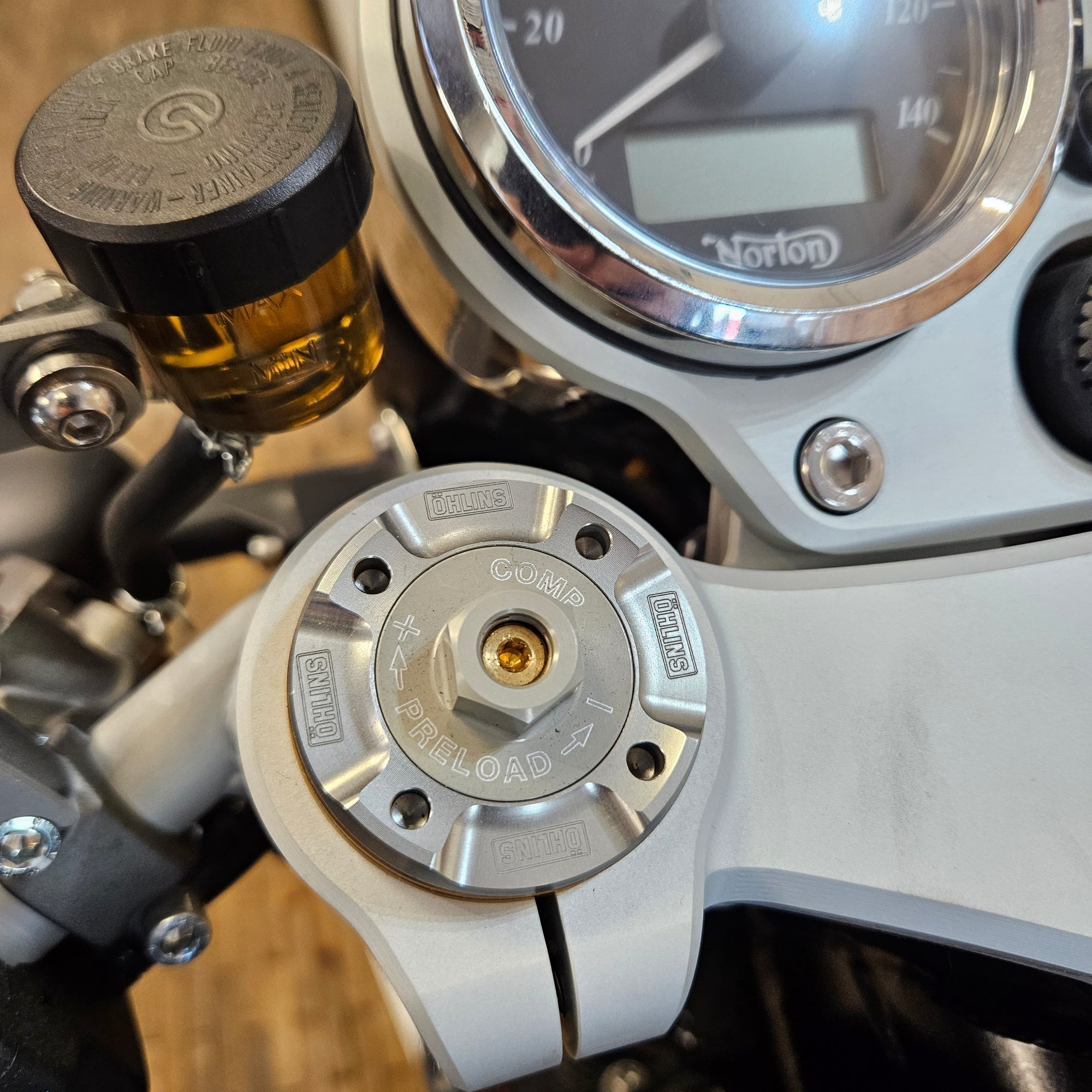 NORTON 961 CR - MATRIX BLACK Polished rims