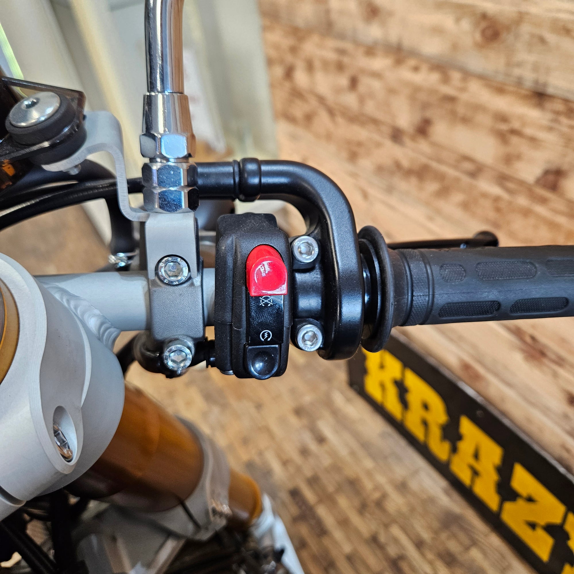 NORTON 961 CR - MATRIX BLACK Polished rims