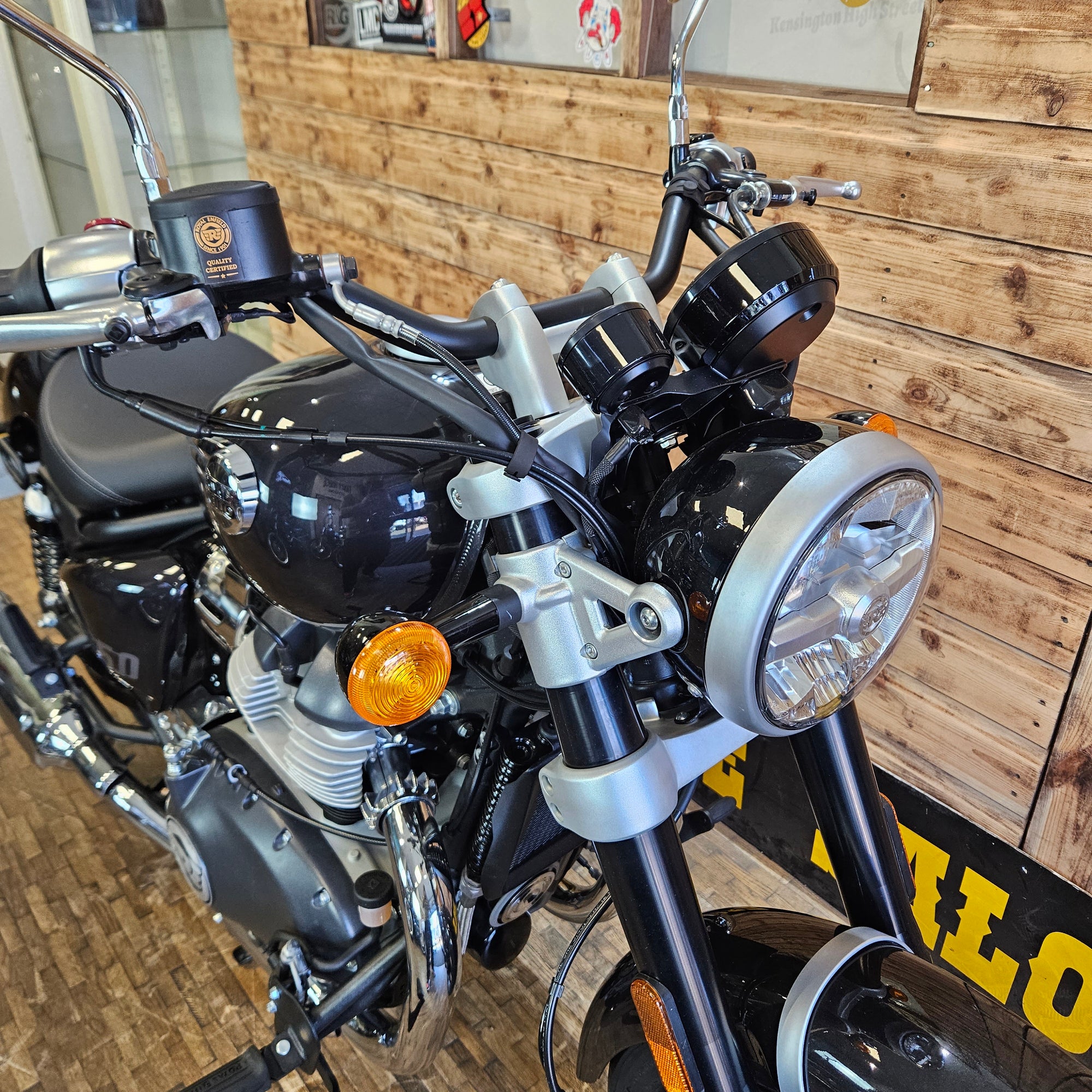 ROYAL ENFIELD SUPER METEOR 650 - Astral Black - Preloved