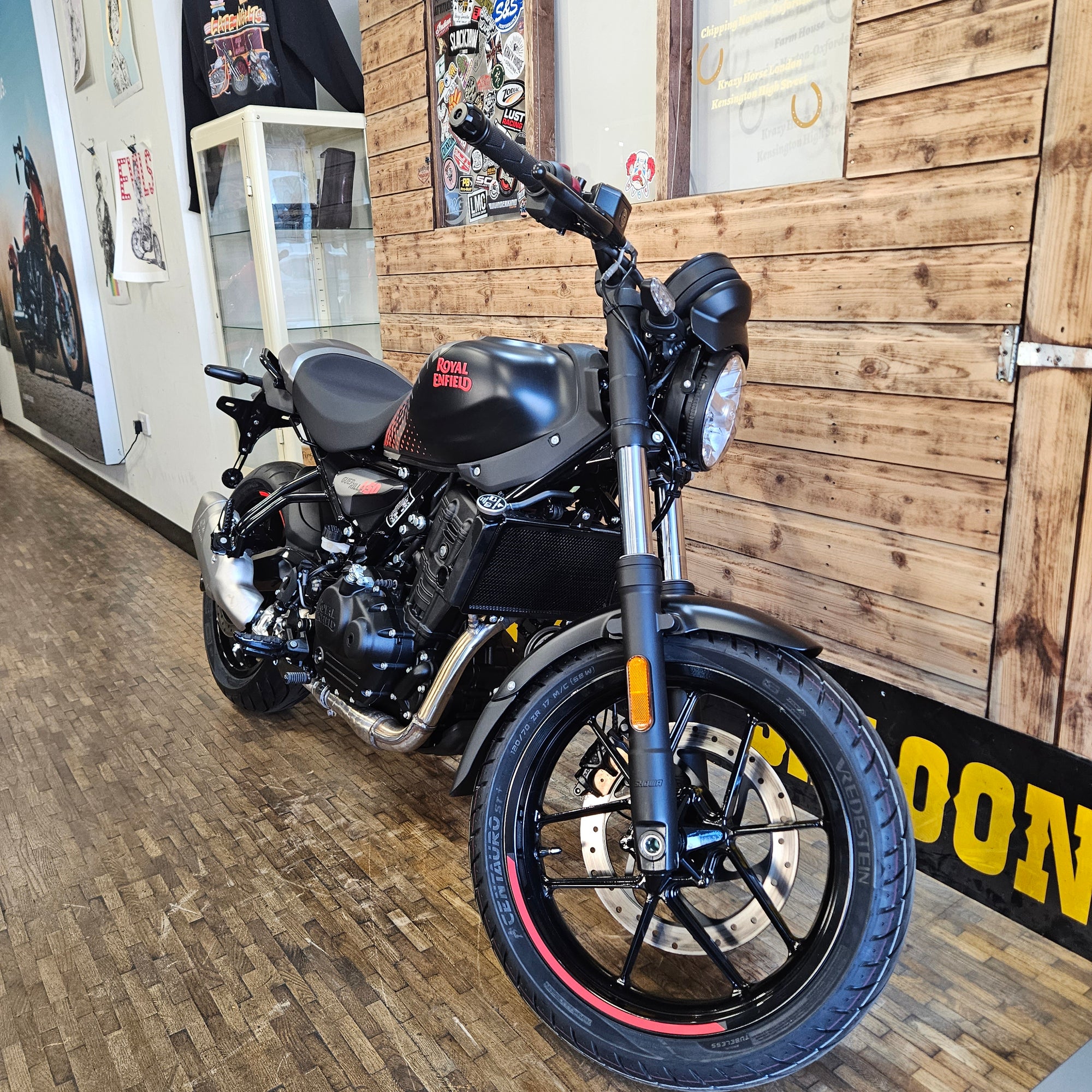 ROYAL ENFIELD GUERILLA 450 - Apex Black