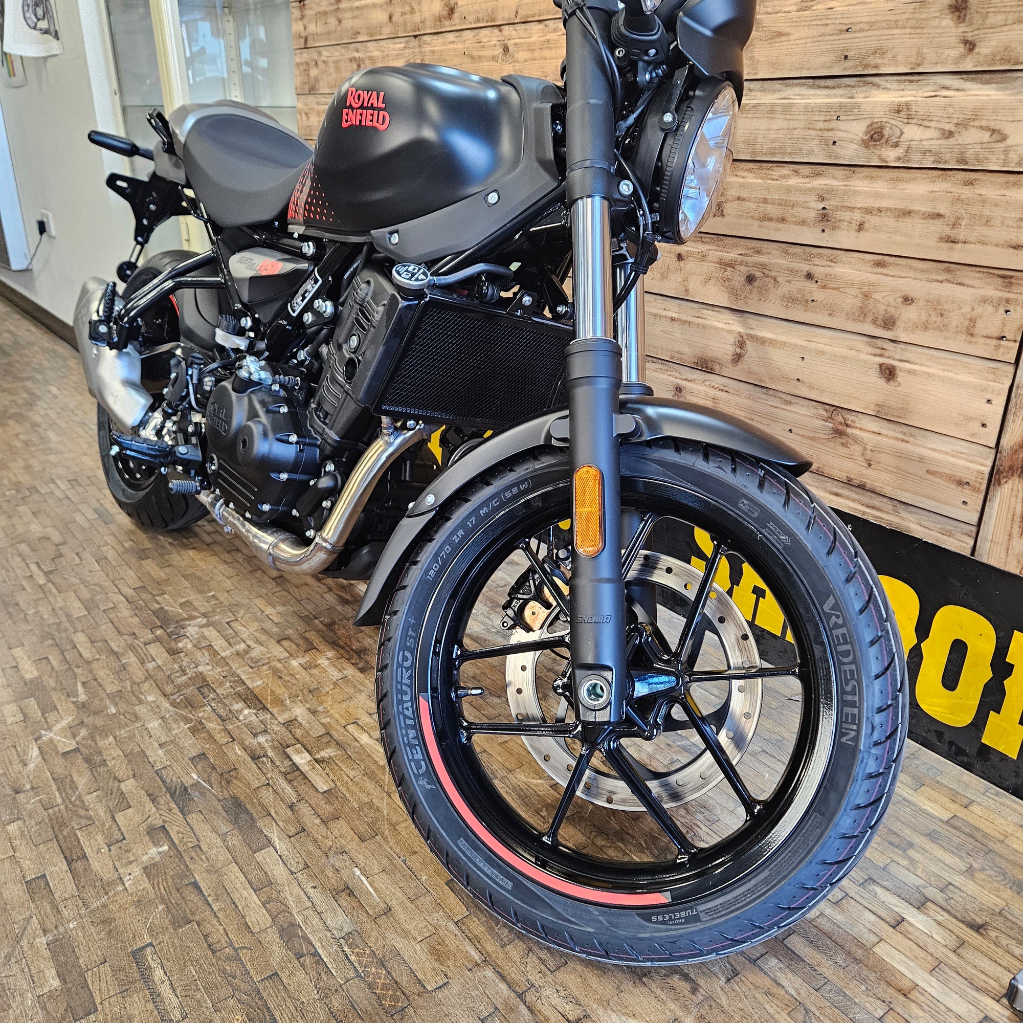 ROYAL ENFIELD GUERILLA 450 - Apex Black