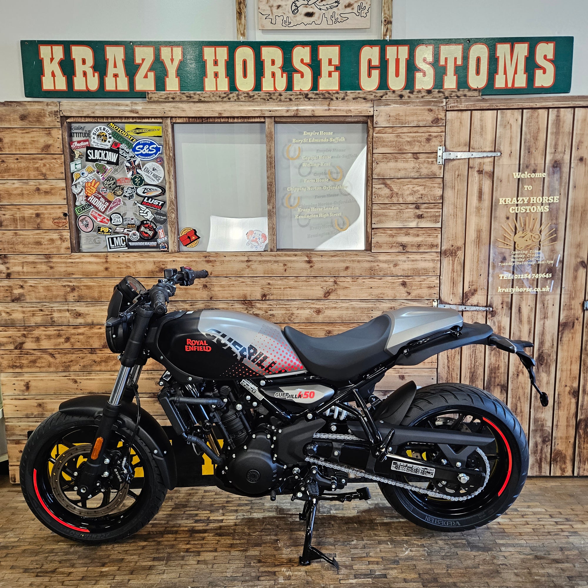 ROYAL ENFIELD GUERILLA 450 - Apex Black