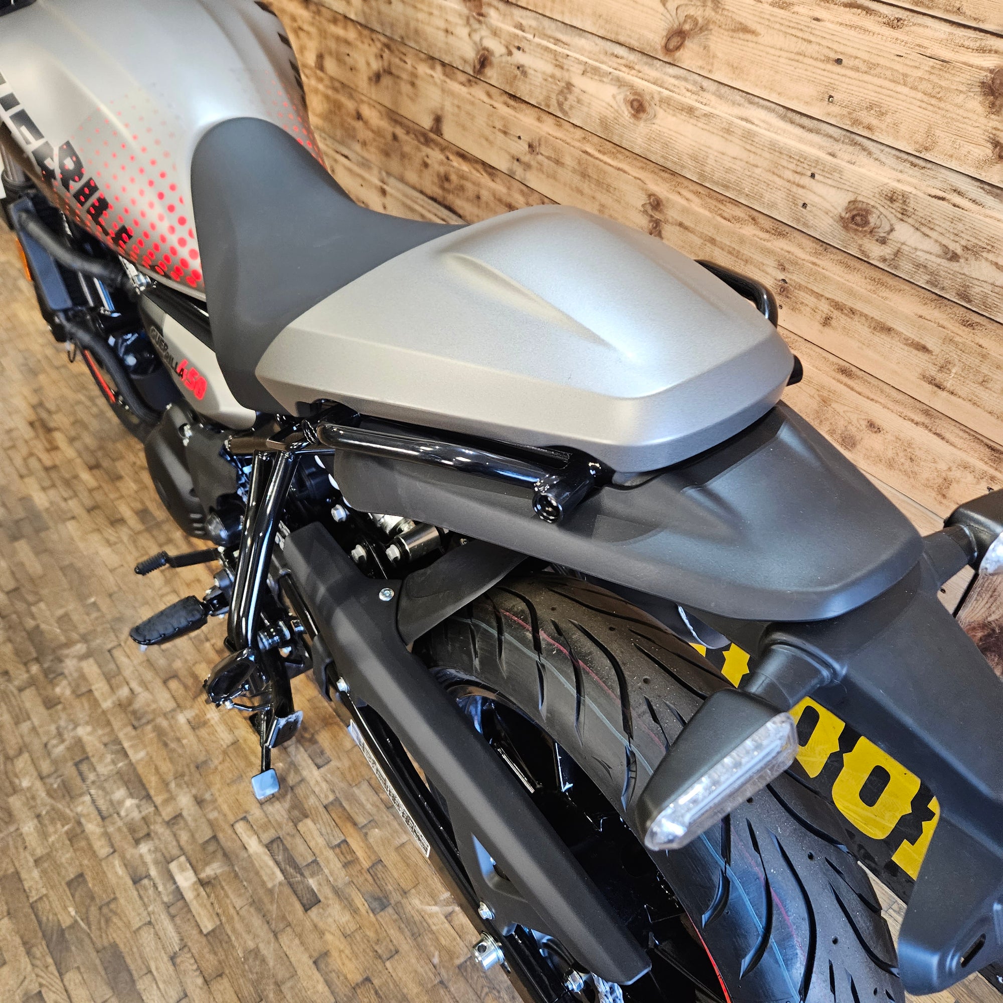 ROYAL ENFIELD GUERILLA 450 - Apex Black